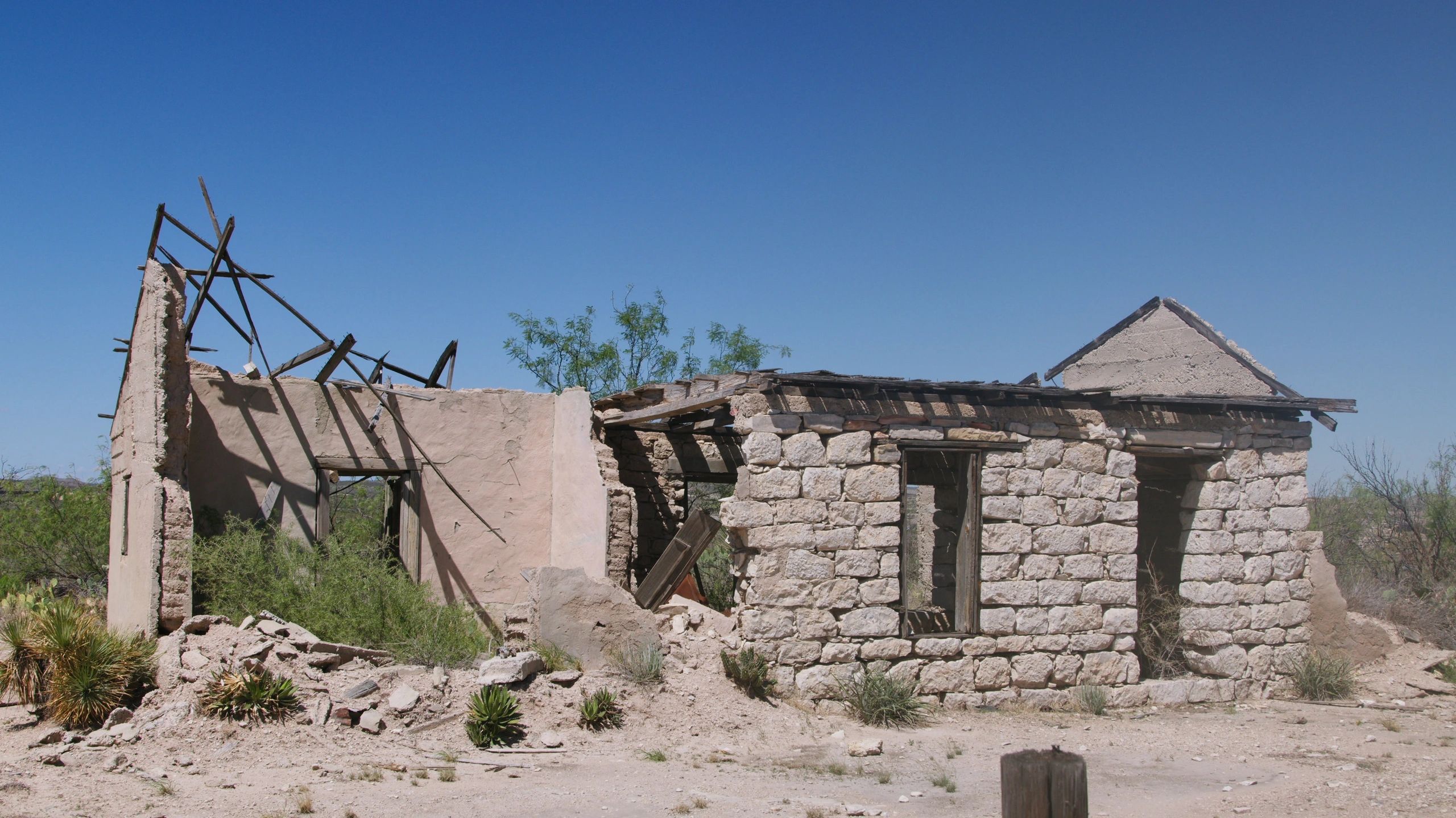 Historic stone building ruins in Texas